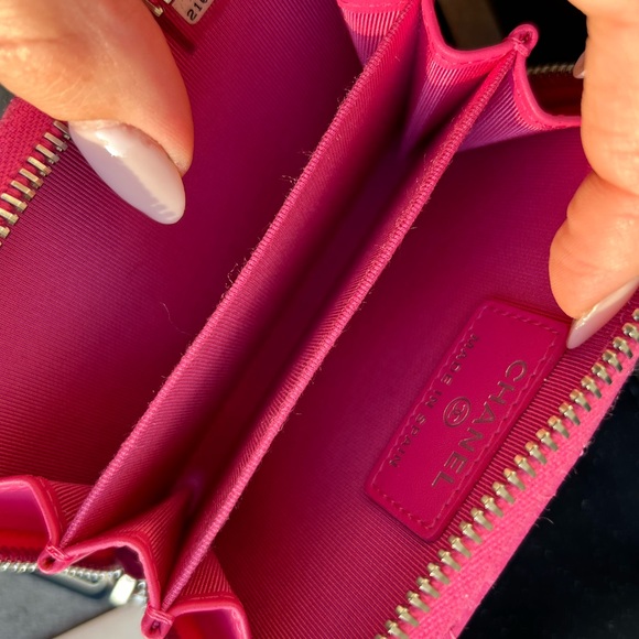 CHANEL Enamel CC Logo Quilted Coin Wallet Card Holder - Picture 13 of 13